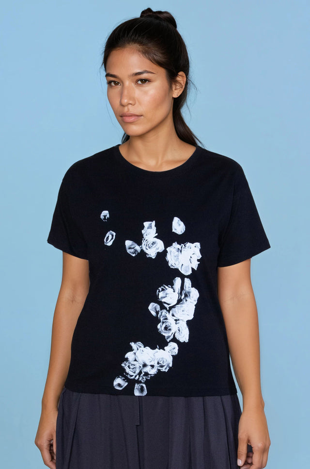 Röna Fitted Tee (Roses)